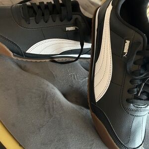 New ladies az 8.5 sneakers